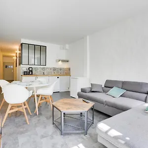 Boutique Un En Bayonne